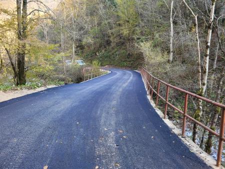 1. Asfaltacija ceste v Kneške Ravne